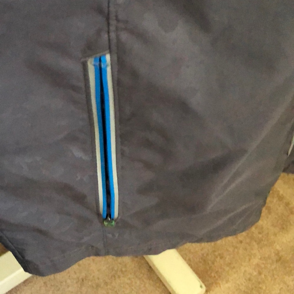 Under Armor Large Running Rain Jacket - image 4